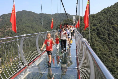 人從眾 假期首日,三門旅游接待游客近8萬人次,這些景區(qū)受熱捧